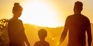 EL HOGAR Y LA FAMILIA El hogar y la familia